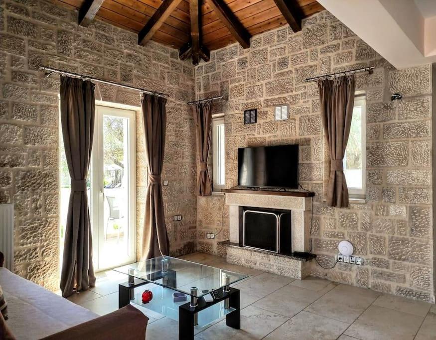 Villa *Drosia*/5' From Town & Sea/Mountain View Frínion Exterior foto